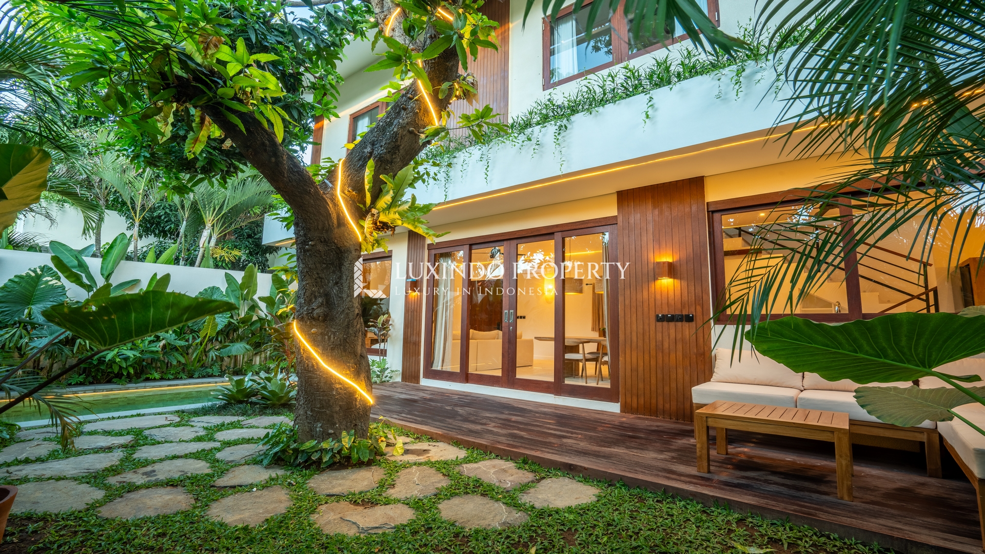 SANUR - BEACHSIDE TOWNHOUSE FOR LEASE (LHV987)